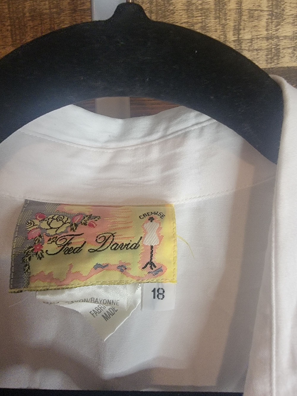Fred David White Button-Down Shirt with Gold Accent Label - Picture 2 of 3